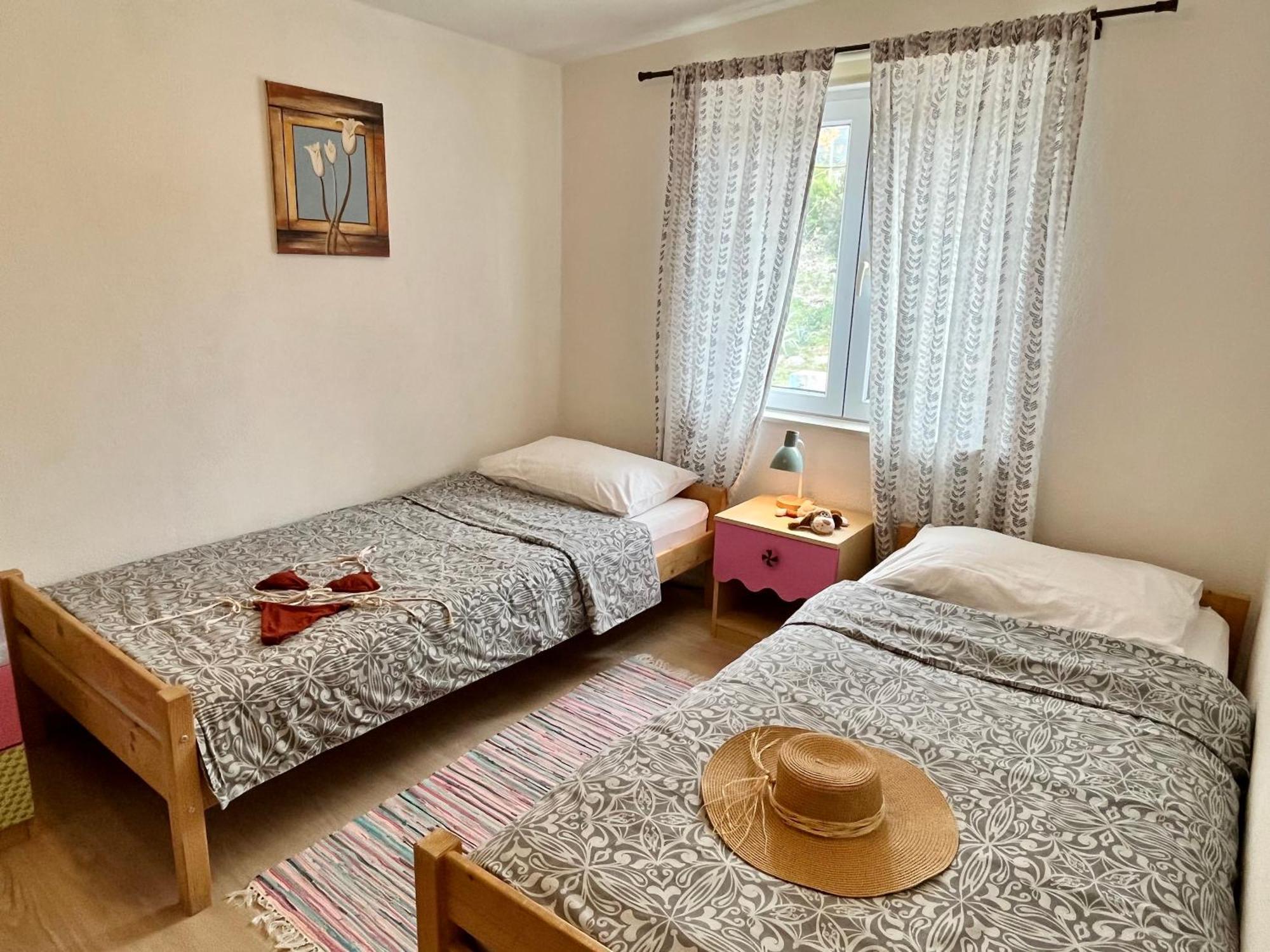 Apartments Stela Gornji Karin Room photo