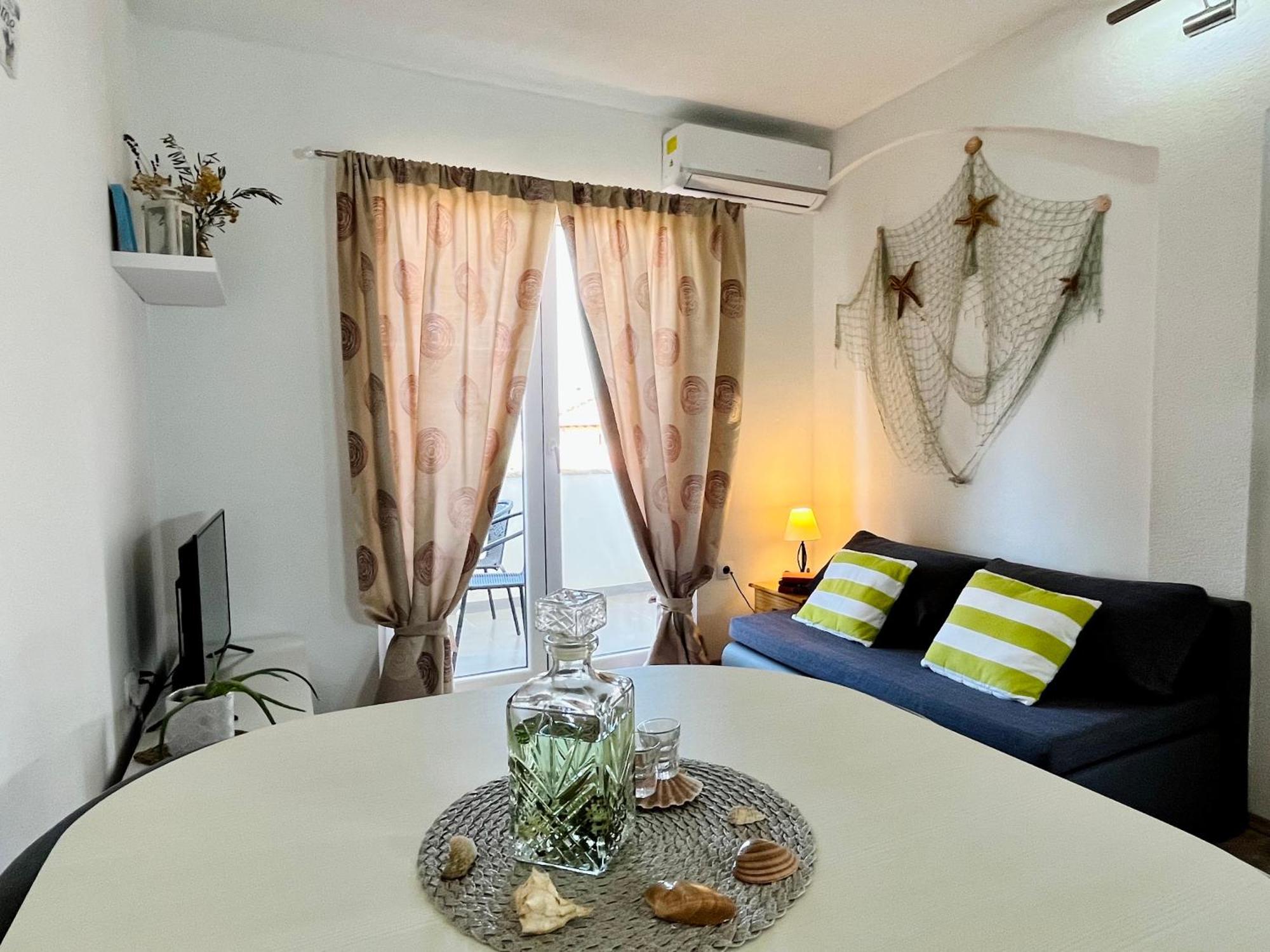 Apartments Stela Gornji Karin Room photo