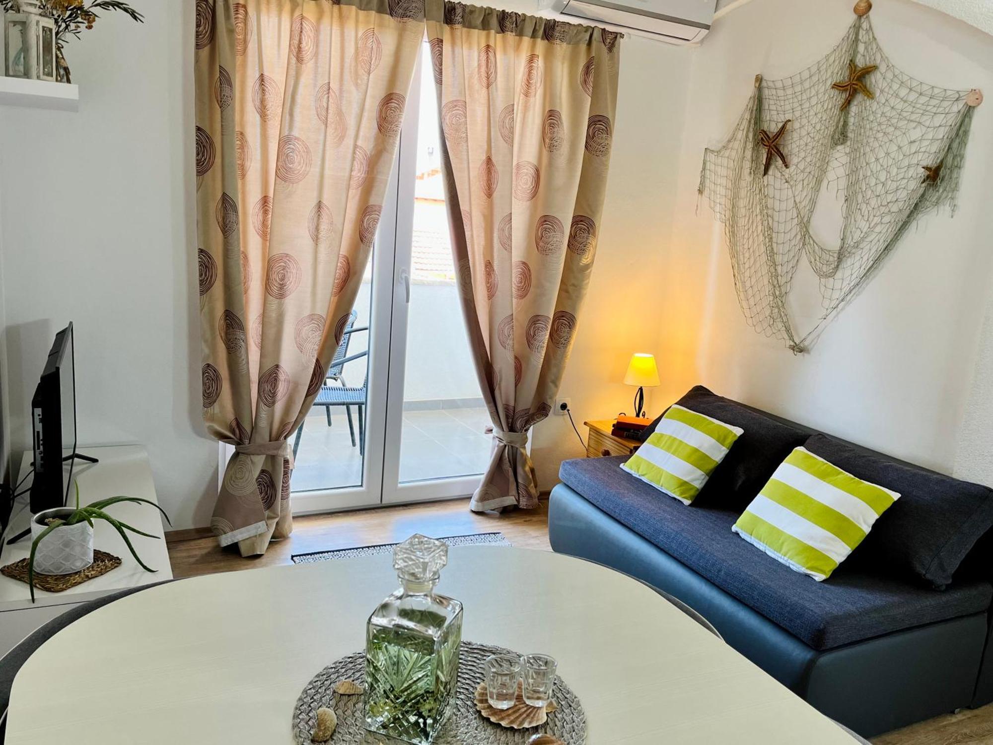 Apartments Stela Gornji Karin Room photo