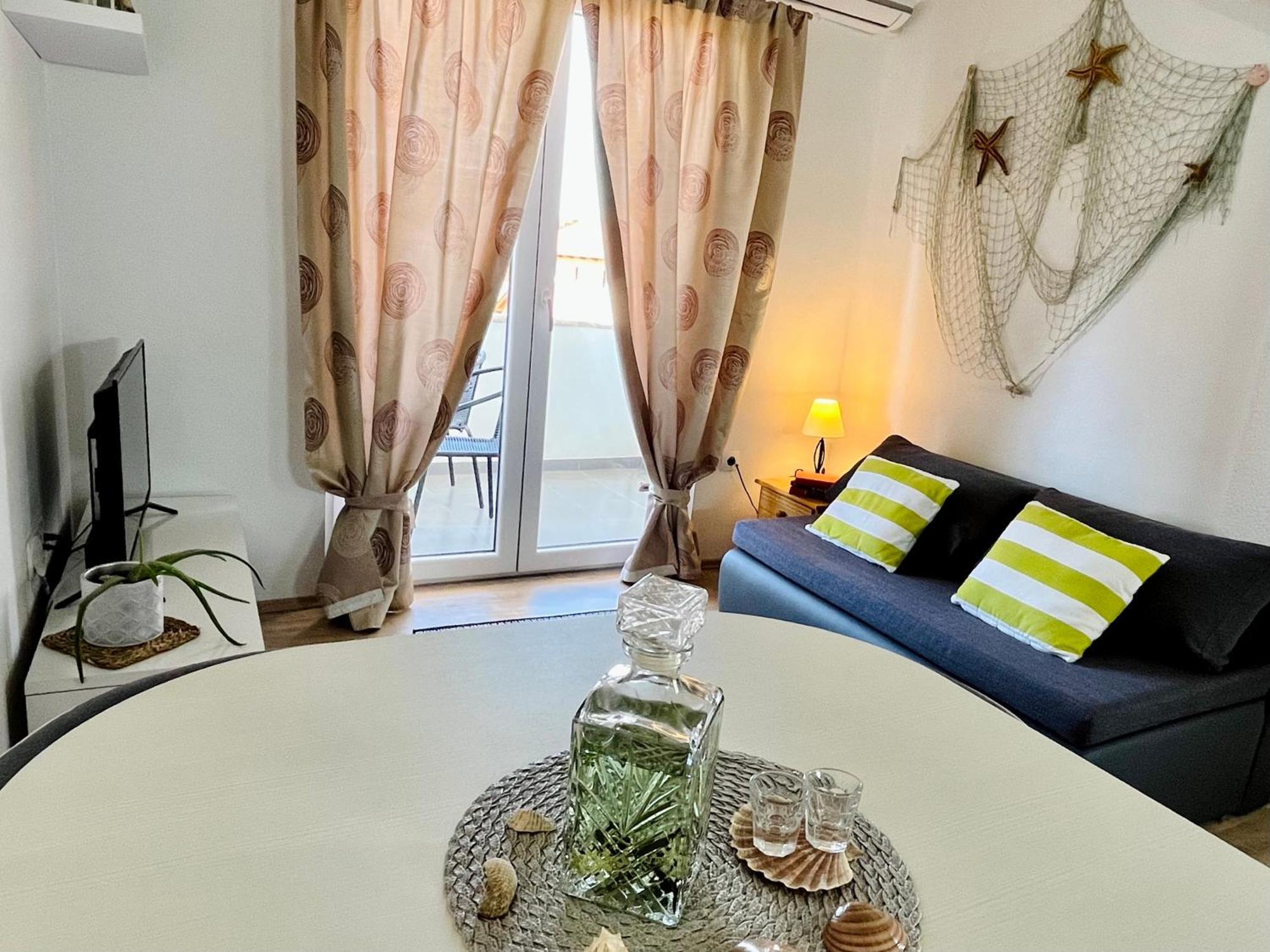Apartments Stela Gornji Karin Room photo