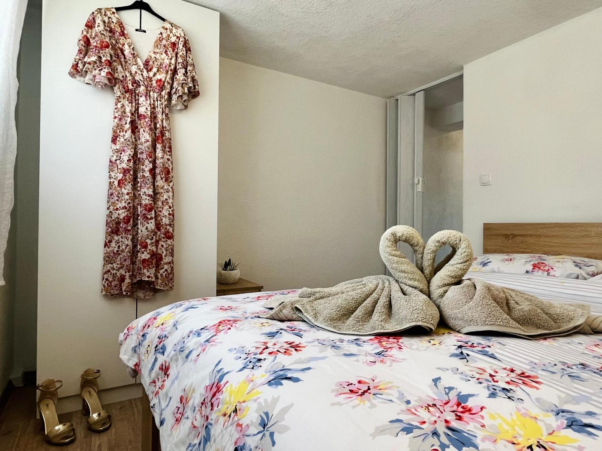 Apartments Stela Gornji Karin Room photo